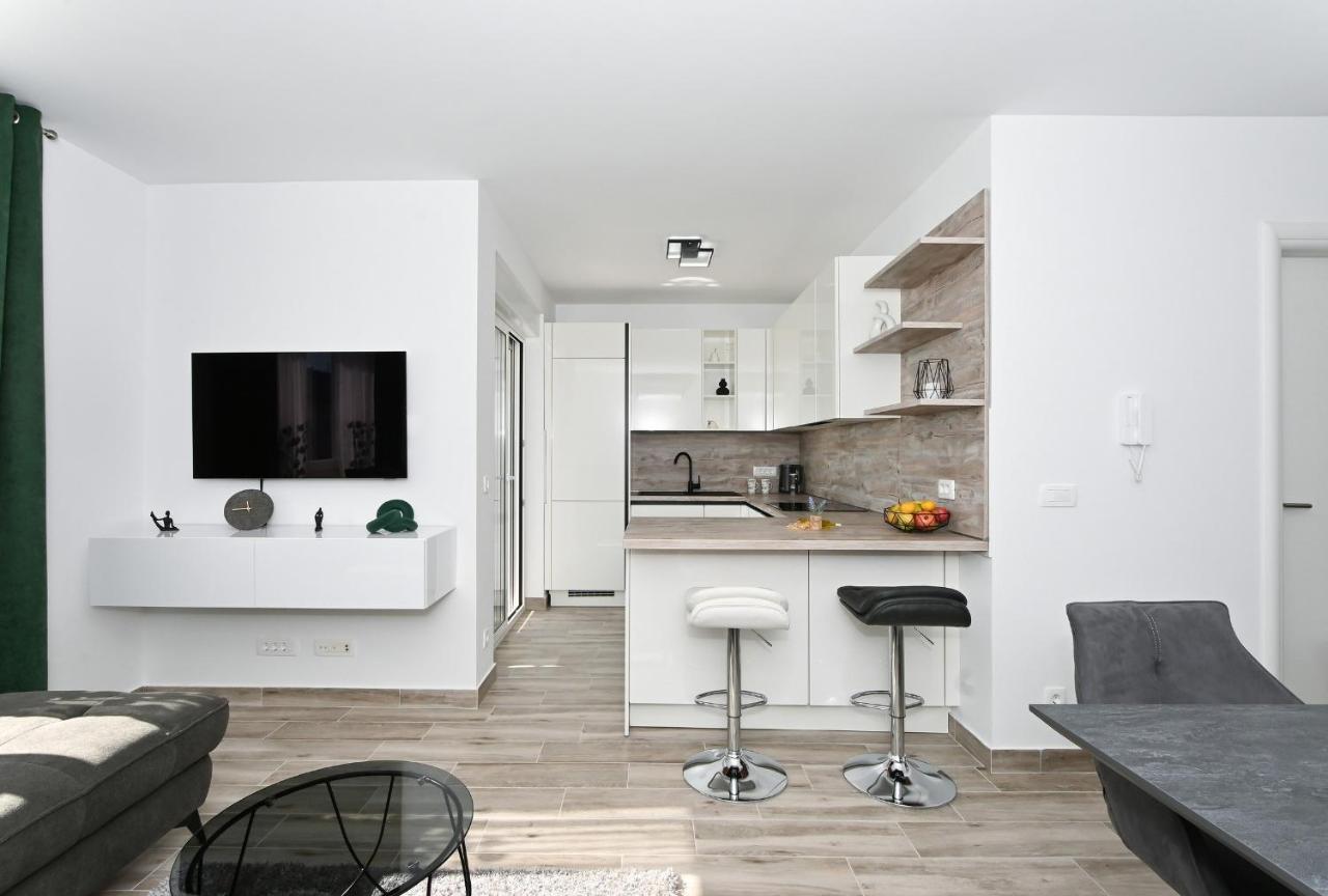 Luxury Apartment White Crystal Kaštela エクステリア 写真